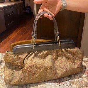 Amazing embroidered handbag